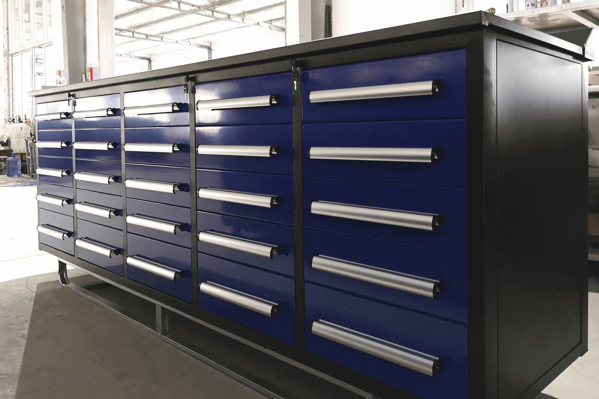 10' Workbench with Storage Drawers (25 Drawers)#color_blue